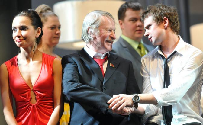 На фото: актеры Татьяна Бондаренко (Вышневская), Иван Краско (Вышневский) и Владимир Крылов (Жадов) (слева направо) после предпремьерного прогона спектакля Игоря Коняева 