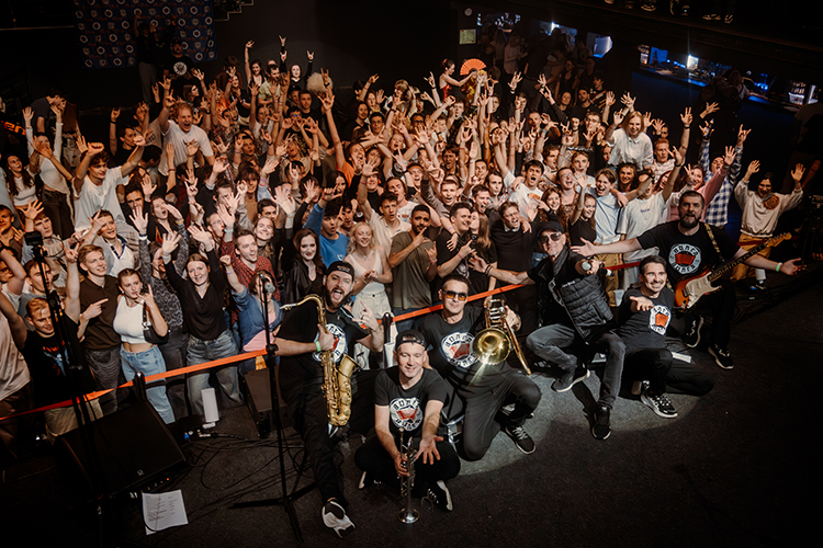 «Удивительно, города, в которые мы начали ездить намного раньше, до сих пор отзываются намного теплее. А некоторые мы открываем для себя заново»