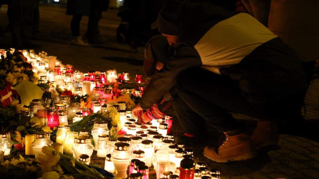 Новая традиция: вице-мэр Риги предлагает ставить свечи в Парке победы