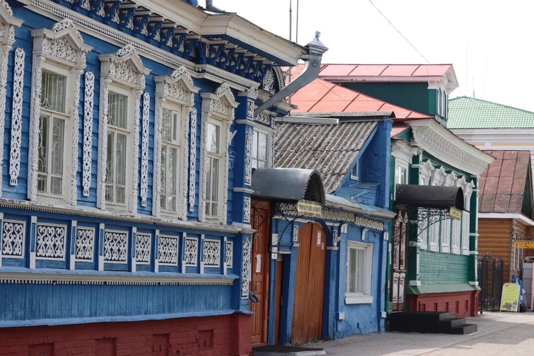 Городецкий цветок купавка розан. Городецкая роспись. Городец особенности росписи. Городецкие промыслы. Городецкая роспись доска разделочная.