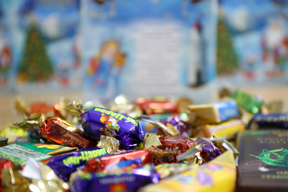 Подарки приморья. Приморский край губернаторские подарки детям. Приморский кондитер новогодние подарки. Подарки приморья. Подарки приморья.