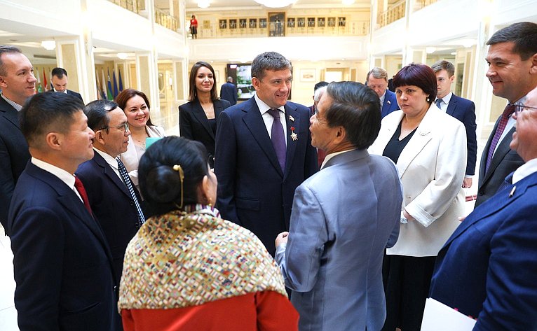 Встреча Николая Журавлева с членом Политбюро Народно-революционной партии Лаоса, Председателем Центрального комитета Лаосского фронта национального развития