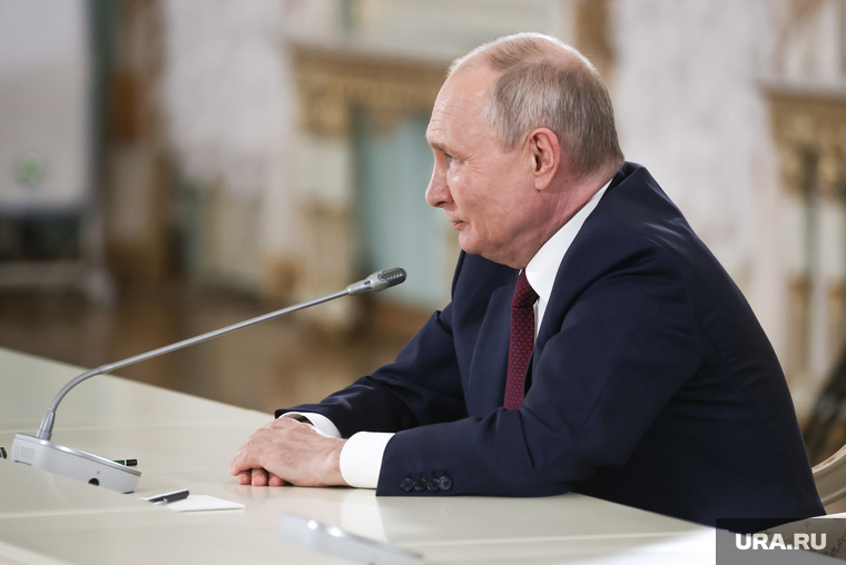 Президент России Владимир Путин на итоговой пресс-конференции саммита 