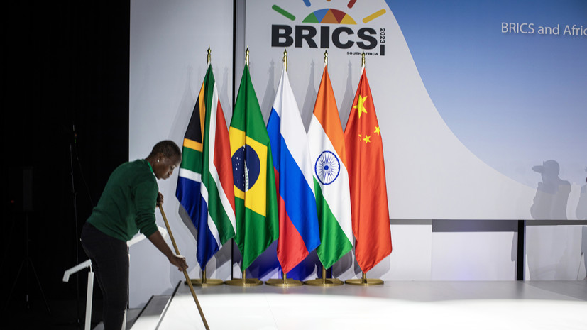 Эксперт Сапир: попытки США ввести ограничения против БРИКС сплотят организацию