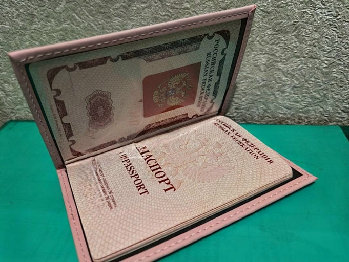 В Сургуте у иностранца изъяли паспорт, полученный хитростью более 20 лет назад