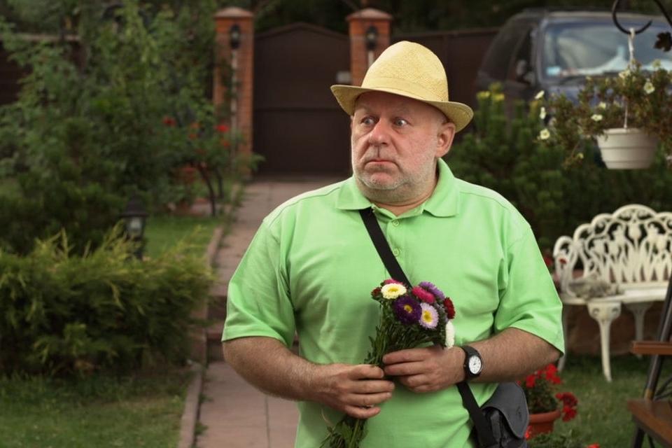 «Думала, у меня маленькое достоинство». Звезда «Сватов» вступился за сбежавших «патриотов», назвав оставшихся врагами