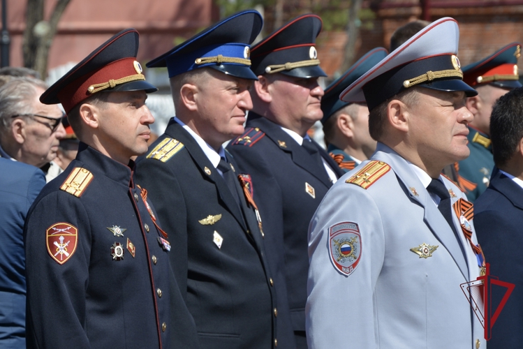 Начальник Управления Росгвардии принял участие в торжественном мероприятии по возложению цветов к памятникам на площади Победы в городе Благовещенске