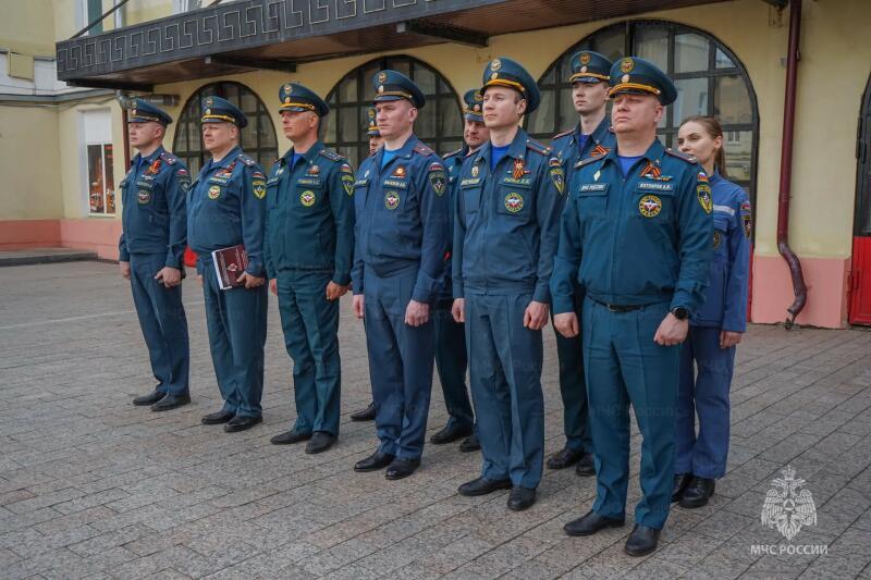 Группы экстренного реагирования на пожарно-спасательных мотоциклах МЧС России обеспечивают безопасность в столице