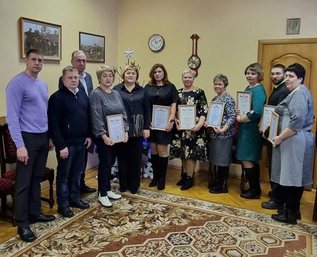 Приемная деда мороза курск театральная площадь. Губернаторская ёлка вчера. Новости курска 29 декабря 2023. Дед мороз на площади курск. Губернаторская ёлка 2022 год.