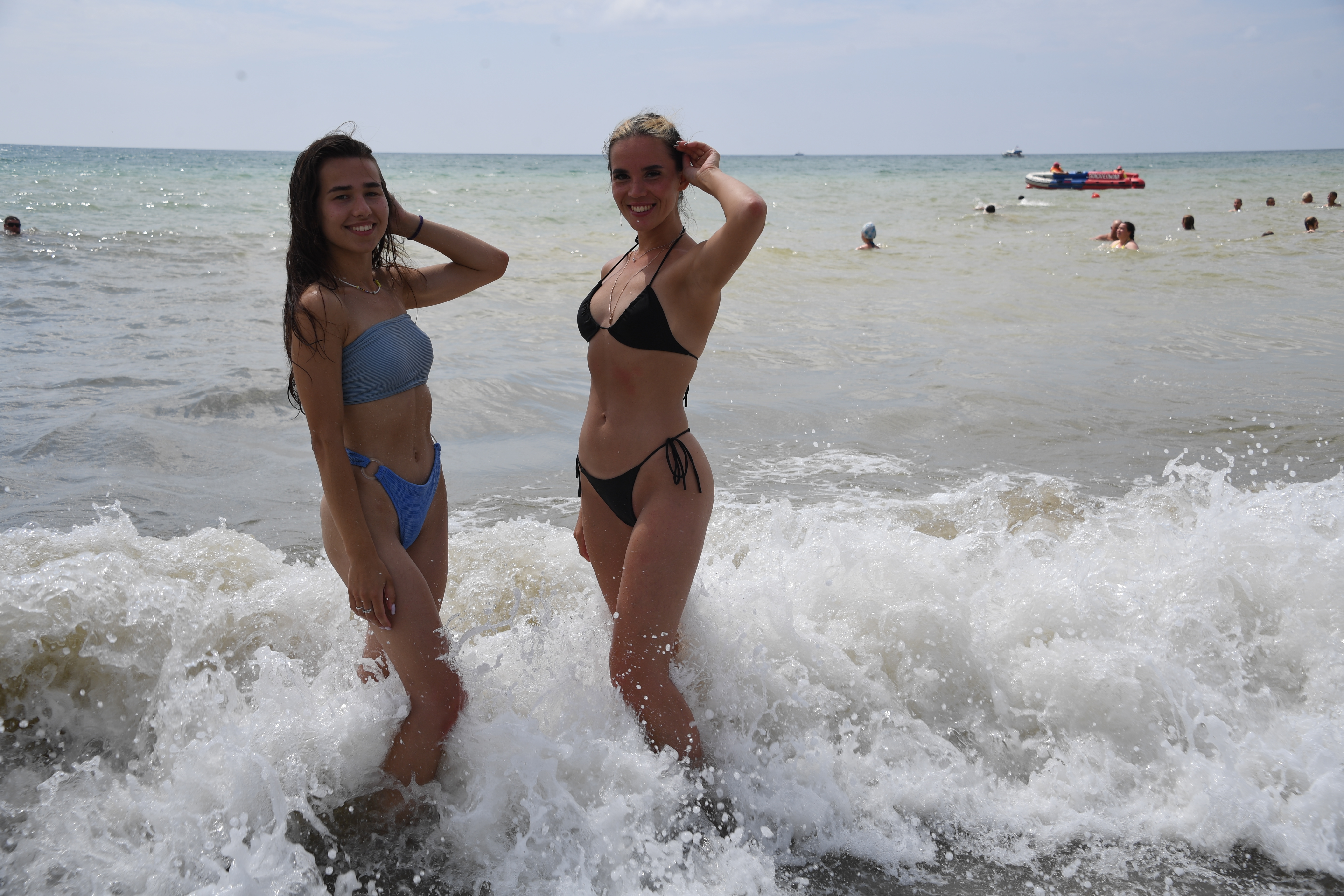 Вода в черном море сейчас. Море в Анапе сейчас. Море в Адлере сейчас. Черное море купаться. Украина море.