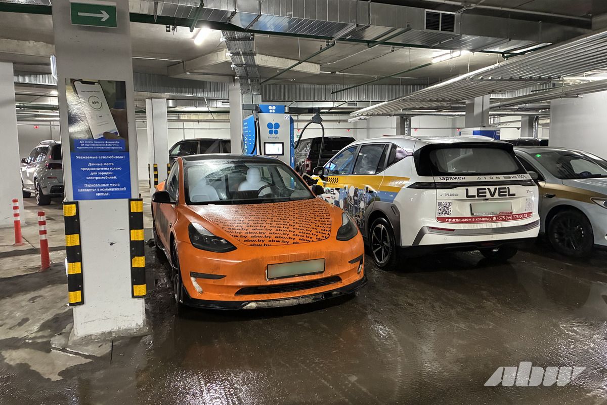 Таксисты занимают все зарядки? Что происходит на электрозаправках днем