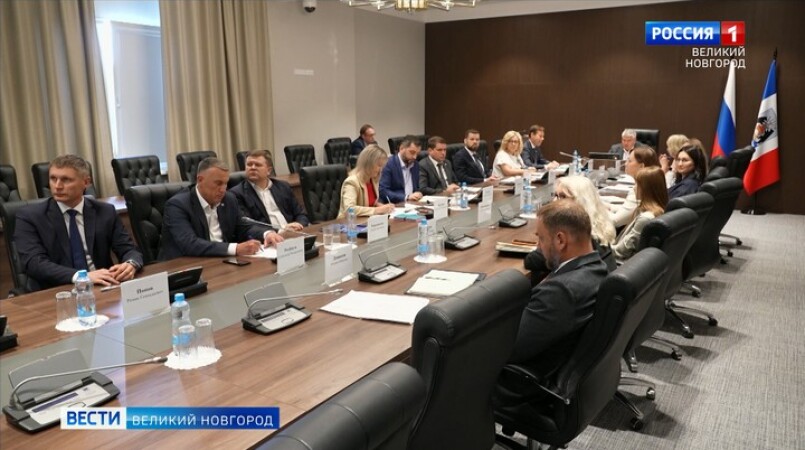 На оперативном совещании в Новгородском правительстве обсуждали ход весенне-полевых работ в хозяйствах региона