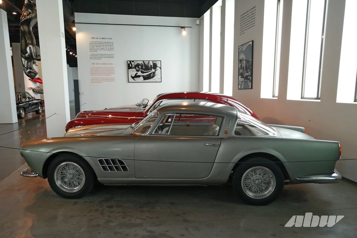 Стиль, мода и ретроавтомобили музея в испанской Малаге: часть вторая