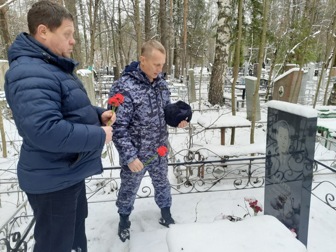 В Кирове росгвардейцы почтили память погибших коллег