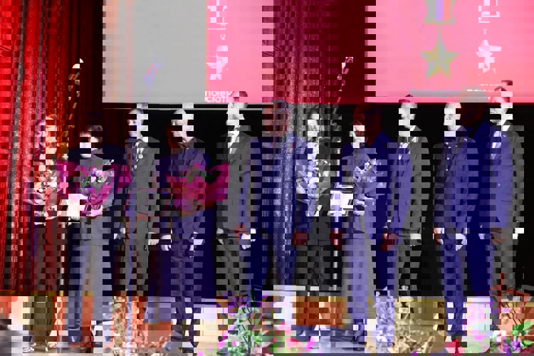 Отцов офицеров Росгвардии — Героев России наградили медалью «Отец солдата» (видео)