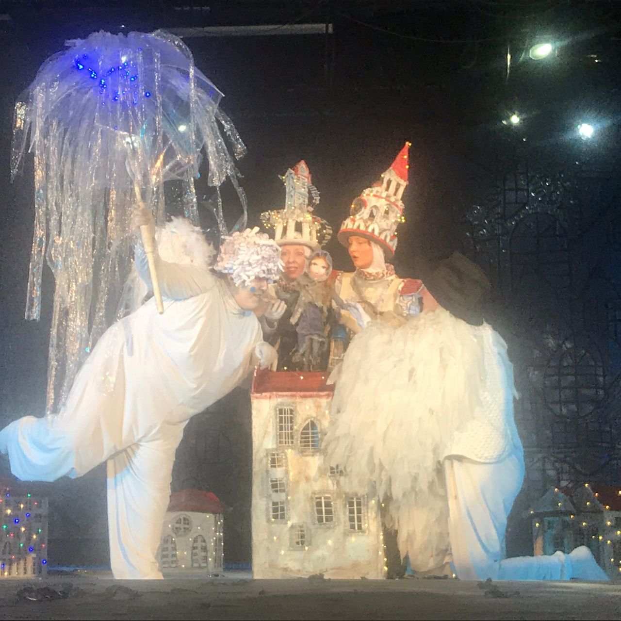 Новогодний спектакль для детей. Театральные постановки новый год. Зимние представления. Театральные постановки новый год. Новогодний спектакль темы.