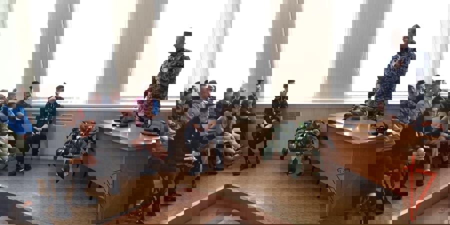 Росгвардейцы провели уроки мужества для школьников в Омской области