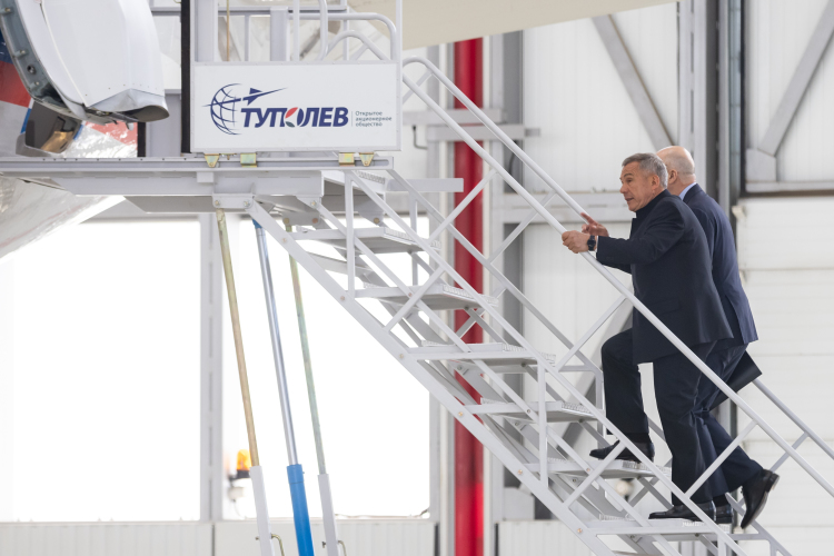 Когда Минниханова назначали в СД «Туполева», в кулуарах авиапрома говорили о том, что со стороны ОАК это своего рода жест доброй воли, ведь в Татарстане всегда пеняли на то, что корпорация неправильно управляет КАЗом