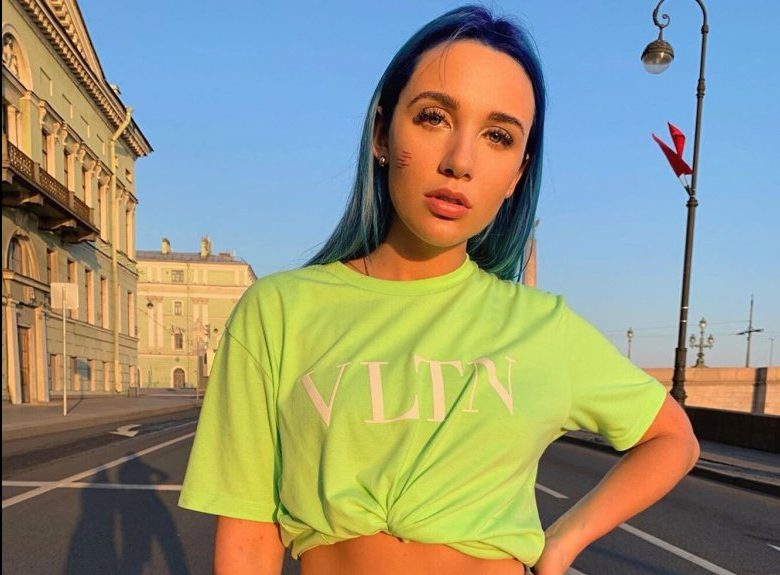 Лысая миа бойка 2022. Майя бойко певица. Миа бойка осудила девочку. Миа бойка осудила девочку. Миа бойка 2021.