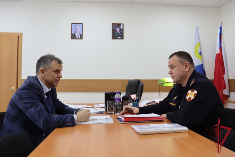 Представитель полпреда в Дальневосточном Федеральном округе посетил Управление Росгвардии на Чукотке