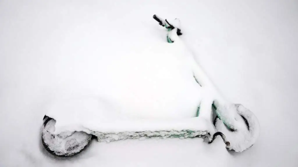 Во вторник в Лиепае выпало 17 сантиметров снега