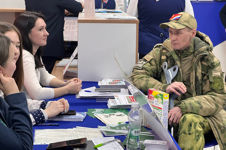 По словам Зариповой, принимаются активные меры и по дальнейшему трудоустройству бывших участников СВО
