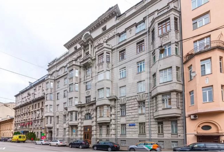 Светлана Захарова срочно продает квартиру на Арбате за 500 млн руб 
