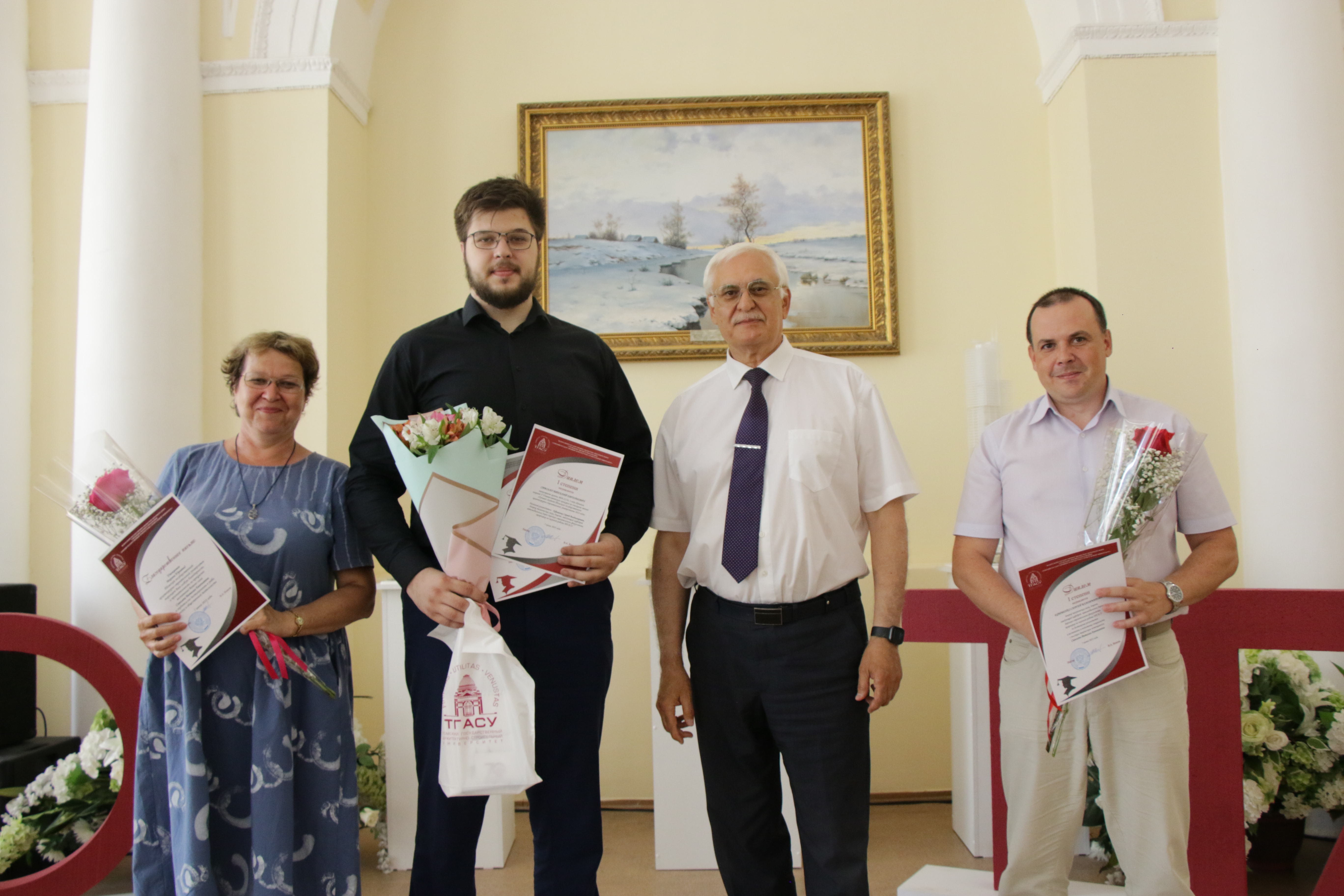 Лучший аспирант. Зигура юургу. Лучший молодой ученый республики татарстан 2022. Награждение лучших студентов. Лучший аспирант.