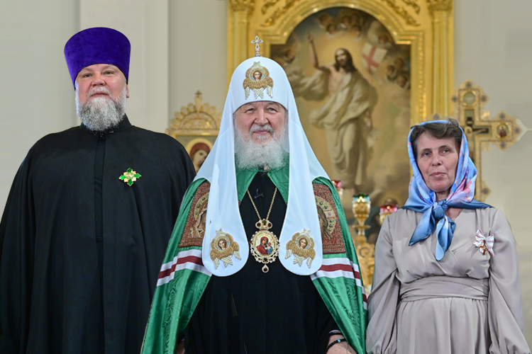 Еще двое награжденных главой РПЦ незнакомы широкой публике. В их числе протодиакон Симеон Белецкий, который известен своими ораторскими и музыкальными талантами, и Людмила Павлова — вдова почившего лидера кряшен, отца Павла Павлова, служившего на Тихвинском приходе