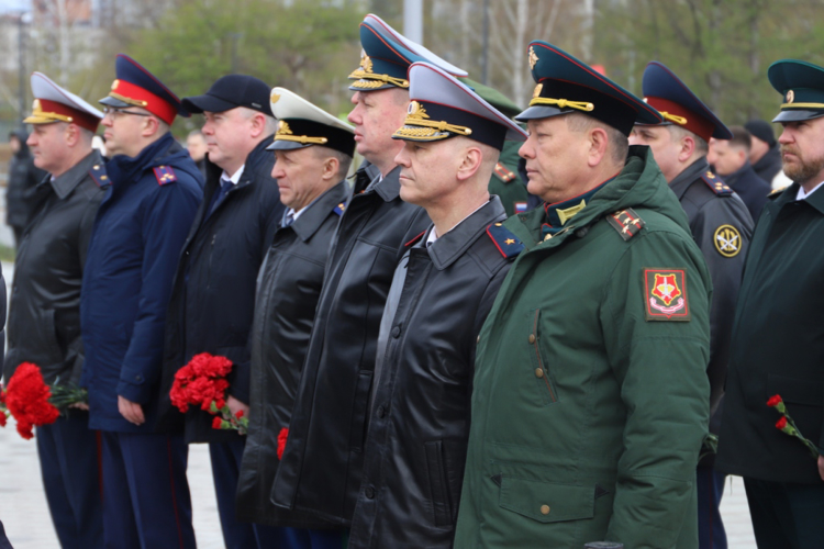 Начальник Управления Росгвардии по Пермскому краю принял участие в церемонии возложения цветов и венков