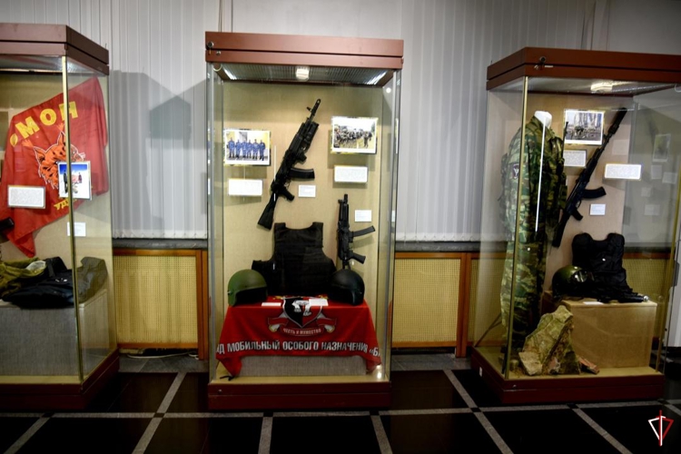 В Удмуртии спецназ Росгвардии принял участие в открытии выставки «Долг. Честь. Отвага», посвященной 75-летию подразделений специального назначения