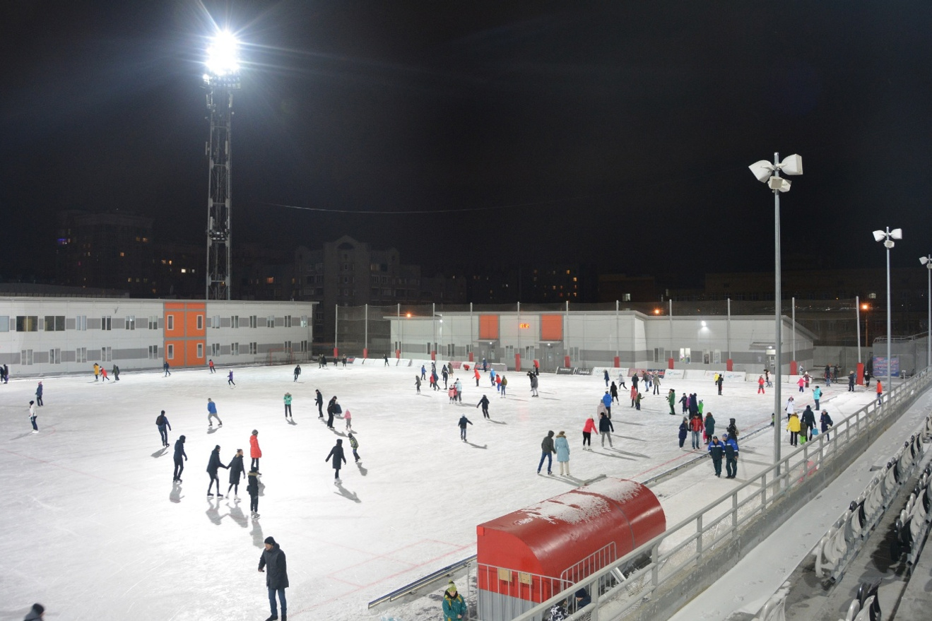 Каток универс красноярск. Каток Локомотив Красноярск. Каток Локомотив Котлас.