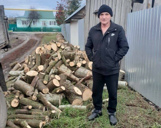 Восемь семей бойцов СВО из Новошешминского района получили дрова