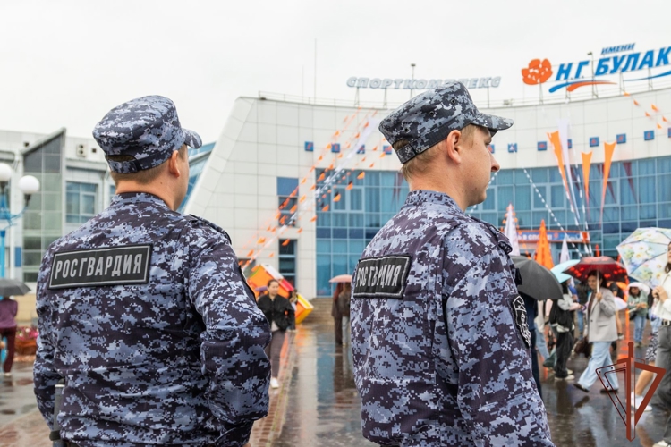 Общественную безопасность на массовых мероприятиях в Сибири обеспечили росгвардейцы