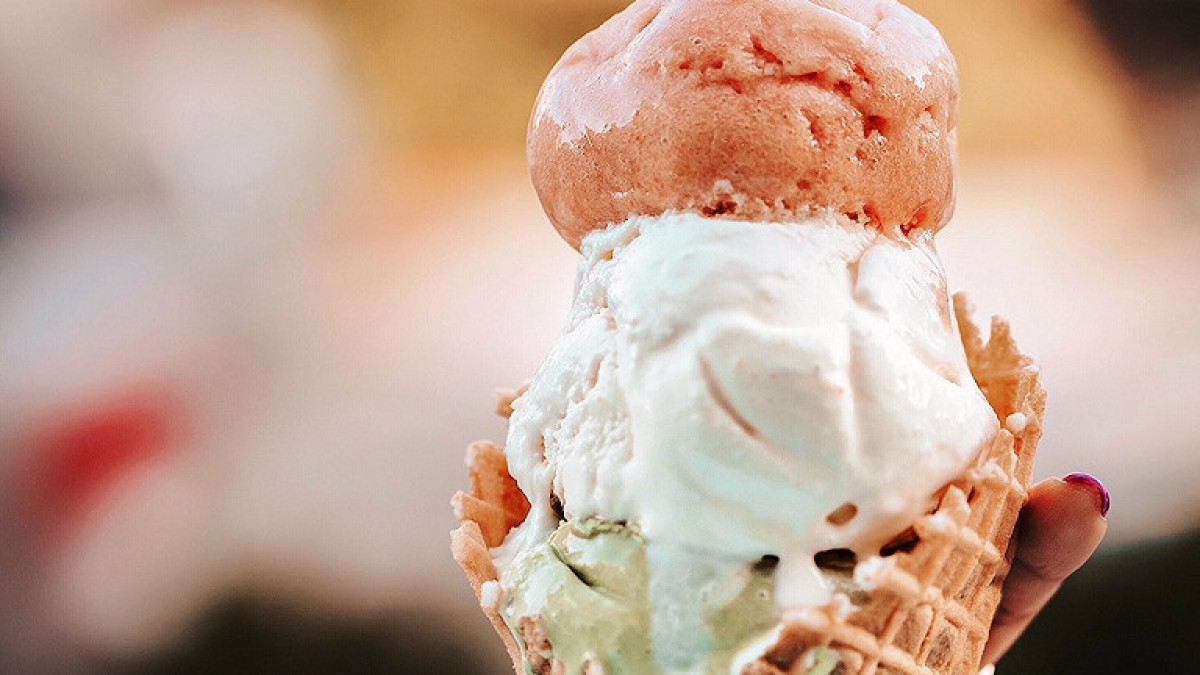Почему можно мороженое. Мороженое. Поедание мороженого. Мороженое и здоровье. Хочется мороженого.