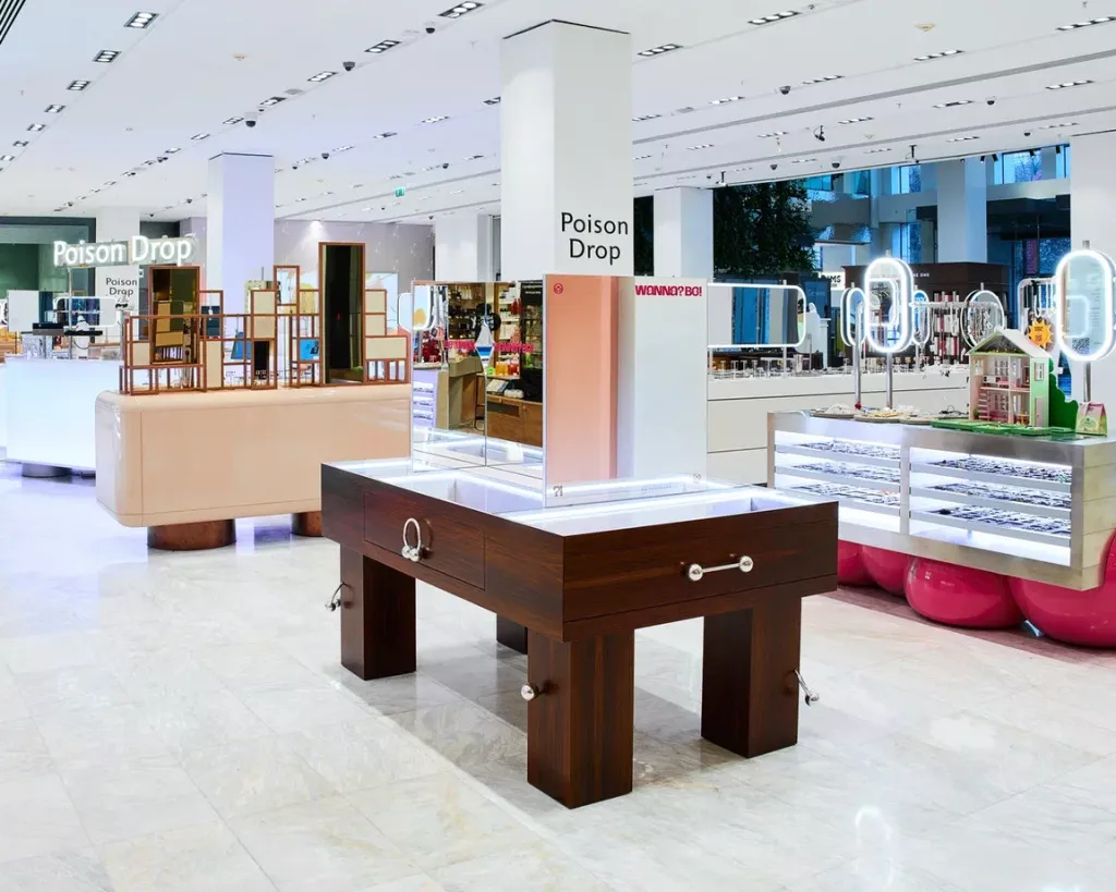 Главное за неделю: банки и маркетплейсы поспорили о скидках и способах оплаты, X5 открыла первый РЦ на Дальнем Востоке, сеть «Хлеб насущный» «приказала долго жить»