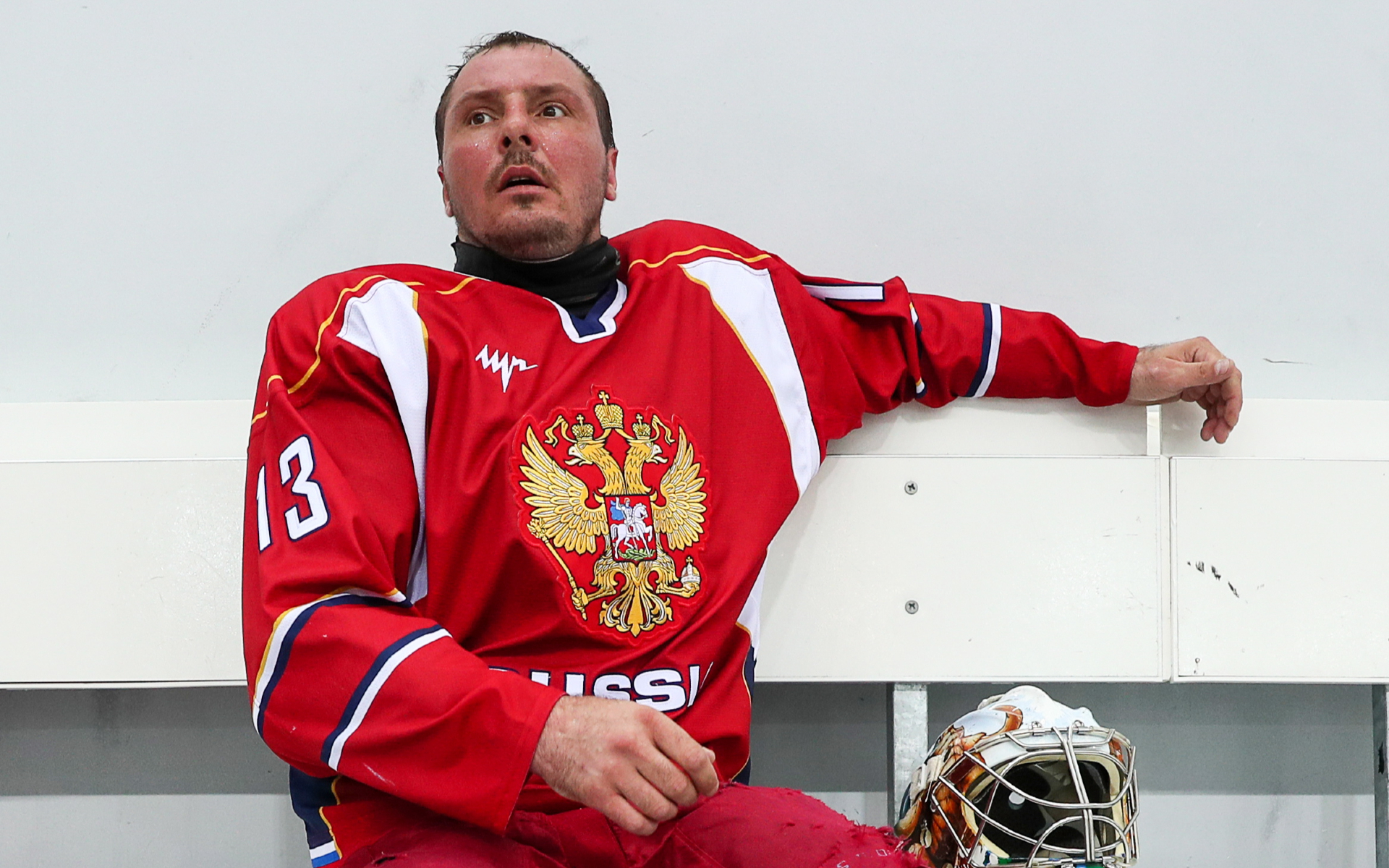 хоккеист другого.