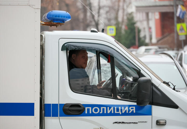 Автозак с чиновницей внутри попал в ДТП на юге России