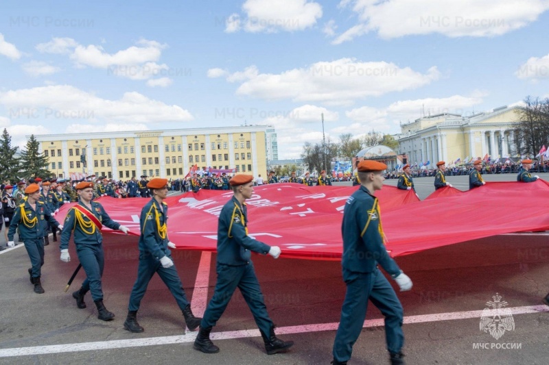 Кировские спасaтели приняли участие в торжественных мероприятиях в честь юбилея Великой Победы