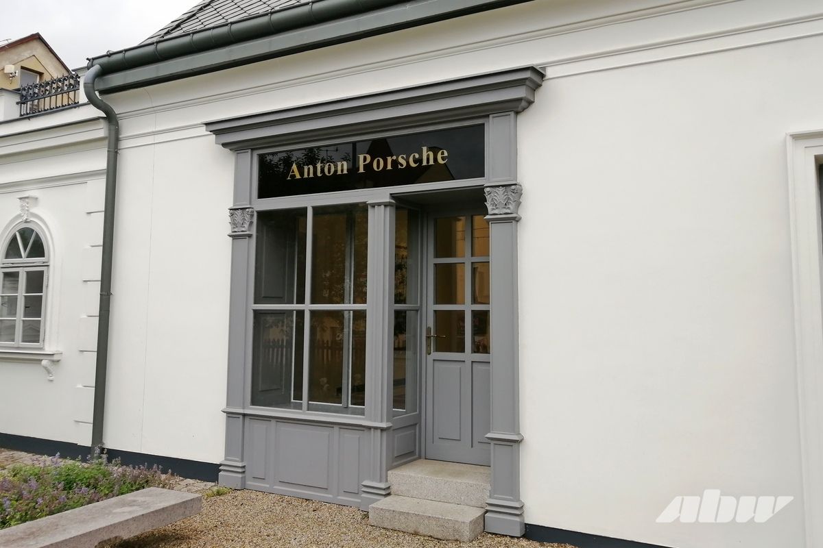 От экспериментов с электричеством до Volkswagen Beetle: 150 лет со дня рождения Фердинанда Порше