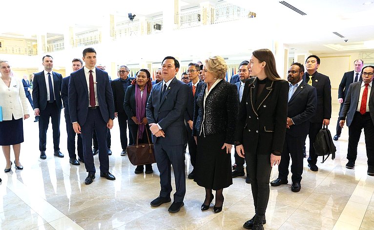 Валентина Матвиенко провела встречу с Председателем Совета представителей регионов Республики Индонезии Султаном Бактиаром Наджамундином