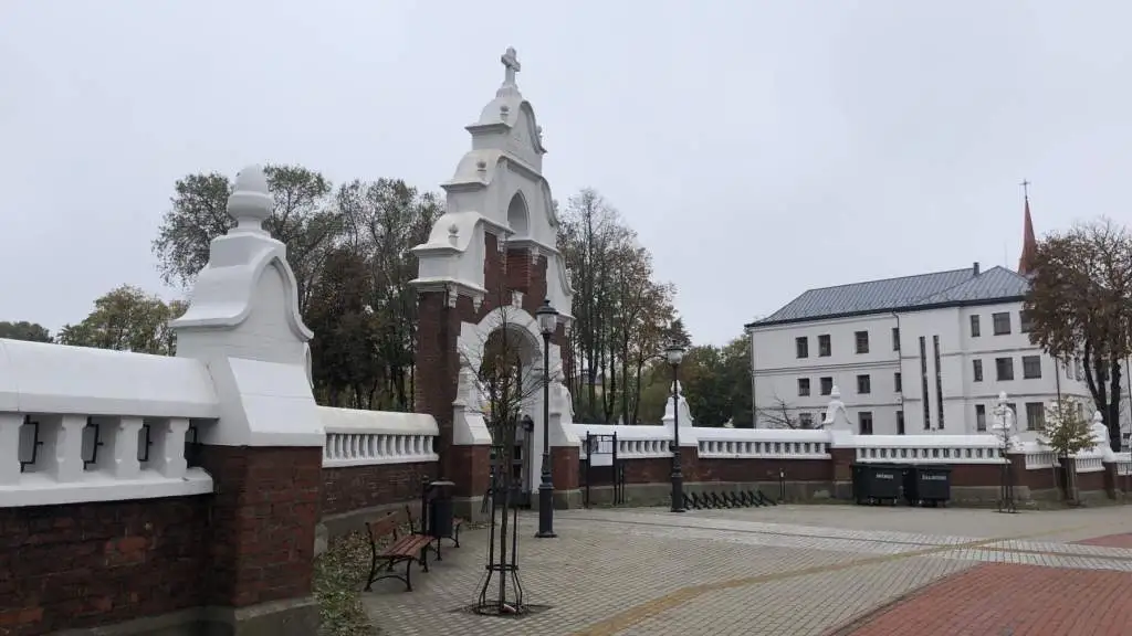 УХОДЯЩАЯ ОСЕНЬ В ПАРКЕ КРЕТИНГИ