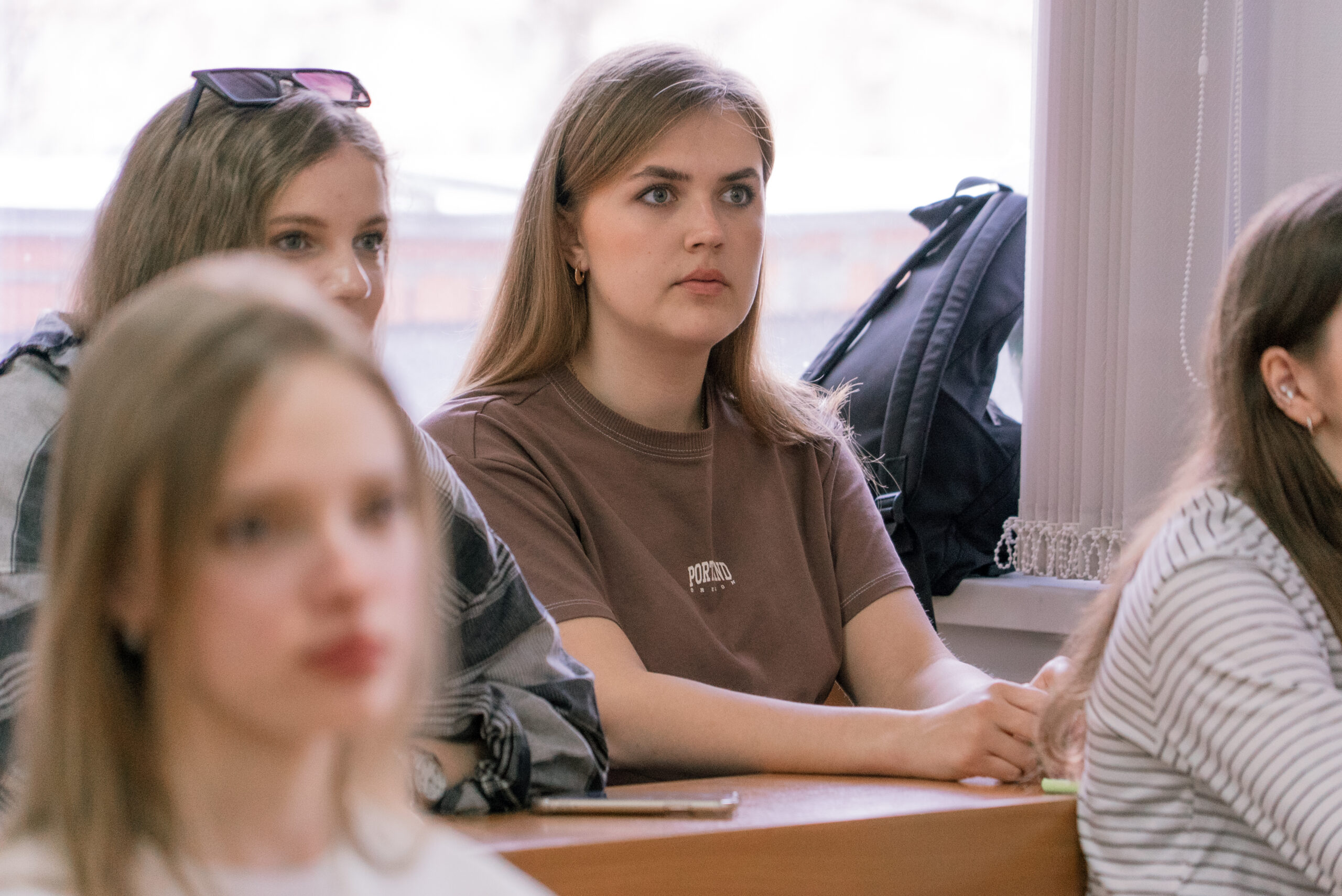 преподаватель истории и обществознания. учитель мужчина в школе. студент историк. историк преподаватель. студент историк.