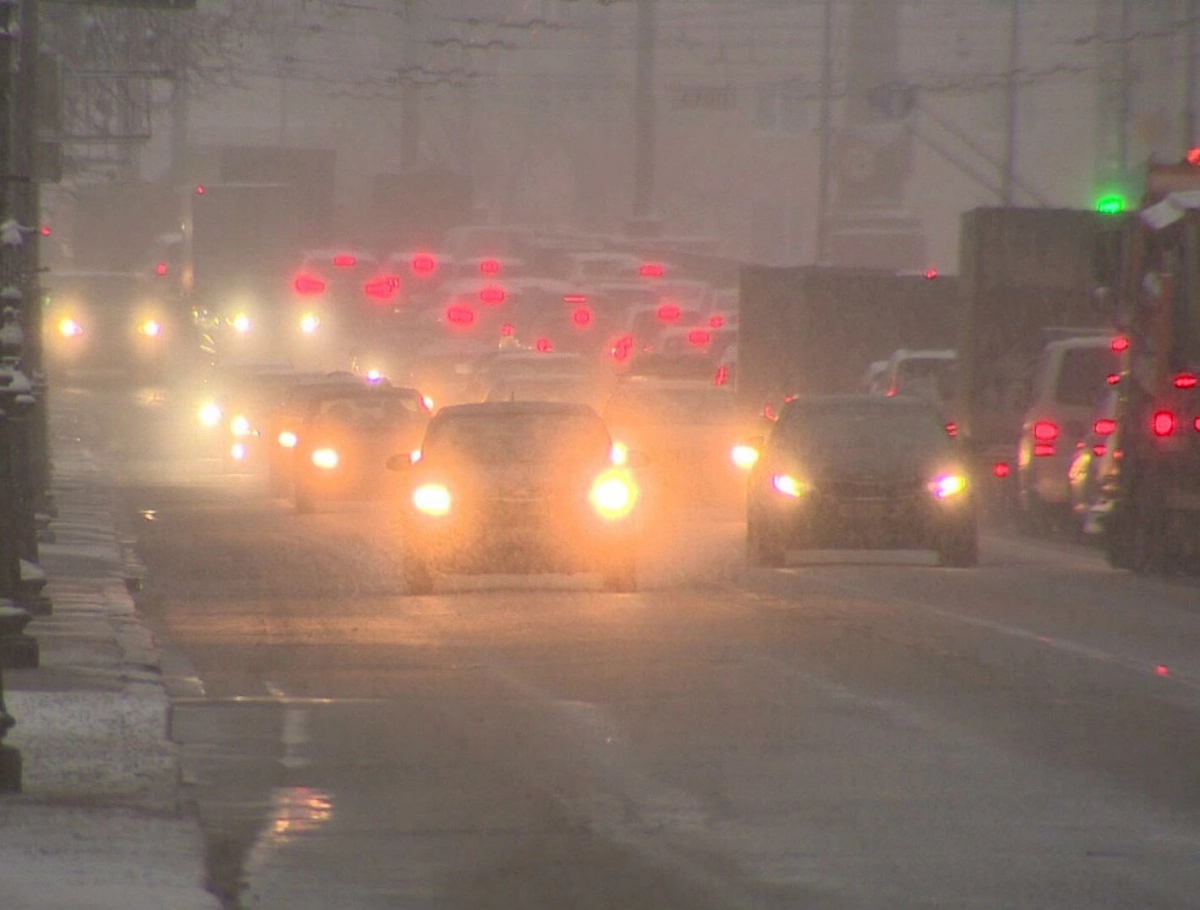 Петербург остановился в 8-балльных пробках - tvspb.ru