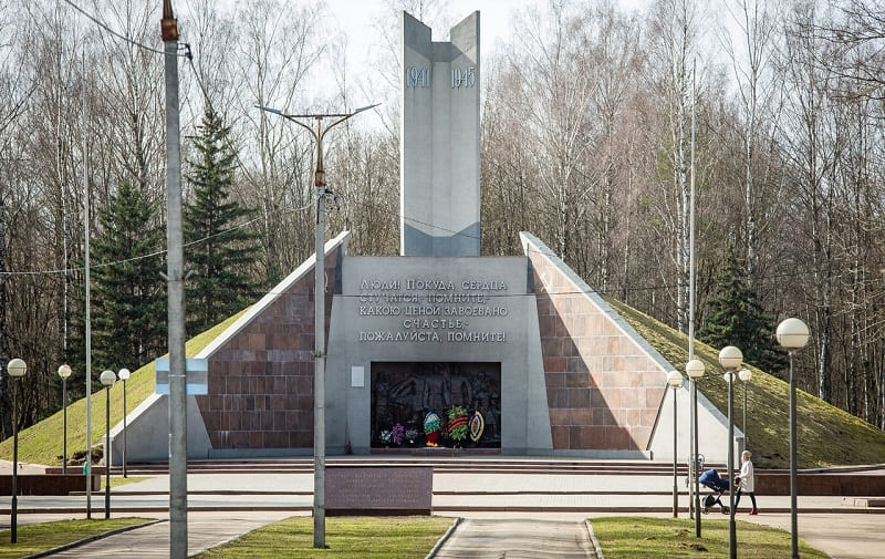 Реадовка67. Реадовский парк Смоленск. Реадовский парк Смоленск Скорбящая мать. Реадовский парк Смоленск фото. Парк реадовка старые фото.