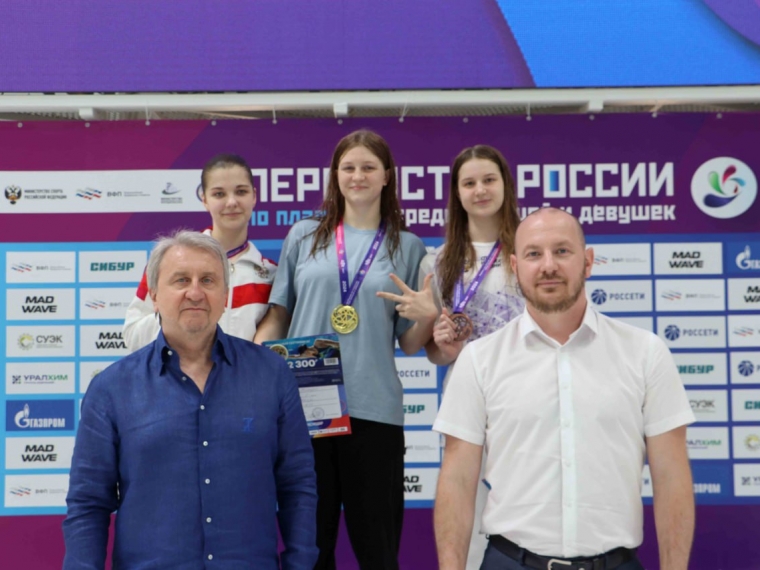 Омская пловчиха Анна Рзаева завоевала серебряную медаль первенства России