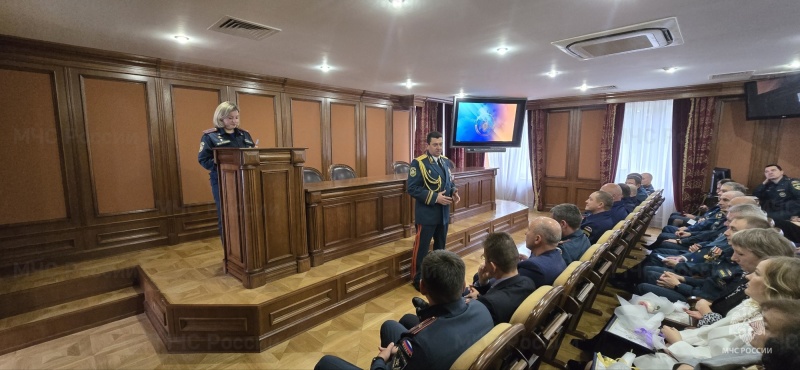 В Главном управлении МЧС России по Югре прошло торжественное мероприятие, посвященное Дню гражданской обороны России