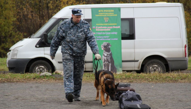 Кинологи Карельской таможни