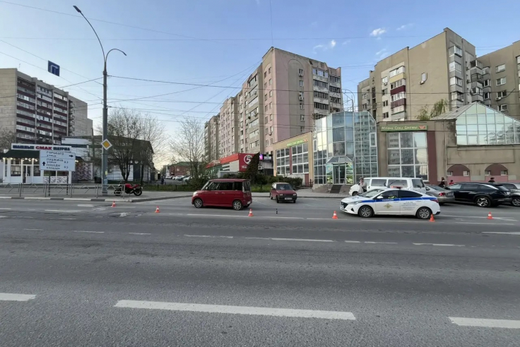 В центре Липецка в ДТП с Сузуки пострадал мотоциклист