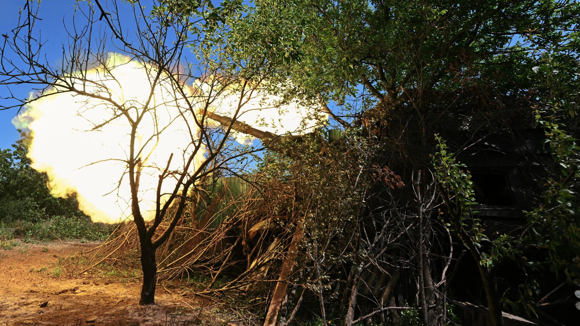 Боевая работа САУ Мста-С группировки войск Центр на Красноармейском СВО - Sputnik Грузия, 1920, 11.07.2025